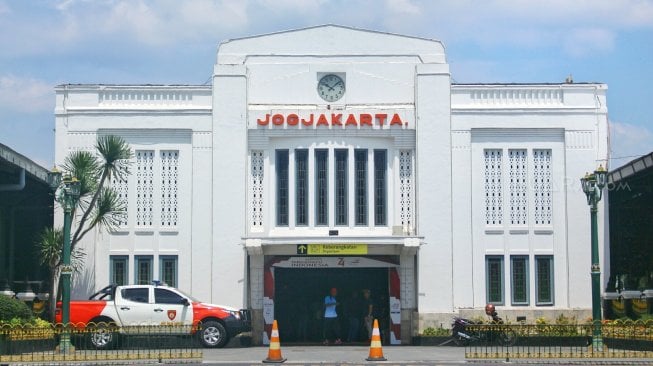 Kanopi dalam di Stasiun Yogyakarta Roboh, Begini Kondisinya