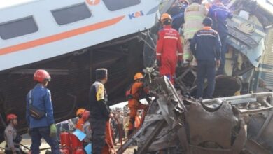 Basarnas Gunakan Alat Ekstraksi untuk Evakuasi Korban Tabrakan Kereta Api pada Bandung